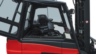 Stația de lucru rotativă pentru operator, de la Linde Stația de lucru rotativă pentru operator, de la Linde