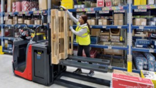 Selectoare de comenzi din seria N20, de la Linde Material Handling Cu ajutorul selectoarelor de comenzi din seria N20 de la Linde Material Handling, munca pe două niveluri este posibilă fără probleme.