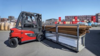 Stivuitorul electric X35, de la Linde Material Handling, în utilizare