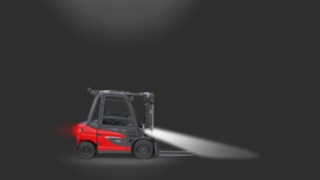 Iluminatul pentru stivuitor utilizat pe un stivuitor electric.