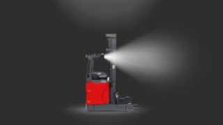 Un stivuitor cu catarg retractabil de la Linde MH, echipat cu spoturi de lucru cu LED Linde.