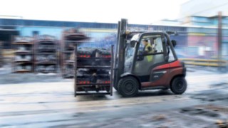 Stivuitor diesel de la Linde Material Handling utilizat într-o turnătorie de fontă