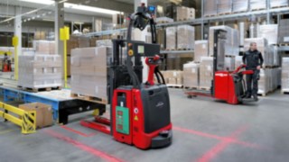 Linde L-MATIC transportă sarcini de până la 1.000 kilograme.