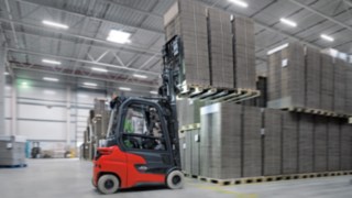 Linde Xi20 P îndeplinește perfect cerințele companiei Klingele. Videoclip cu Linde Xi20 P în acțiune la Klingele Paper & Packaging