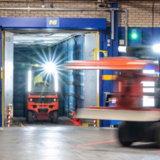 Stivuitor de la Linde Material Handling în uz la Michelin Tyre PLC.