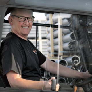 Specialistul în logistică de depozit și operatorul de stivuitor, Michael Heying, este impresionat de Linde Xi20 PH. Michael Heying operează stivuitorul electric Linde Xi20 PH.