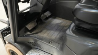 Spațiul pentru picioare al modelelor Xi de la Linde în detaliu.