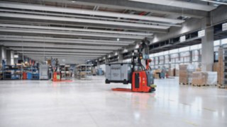 Transpaletul automatizat L-MATIC de la Linde Material Handling în utilizare la ebm-papst