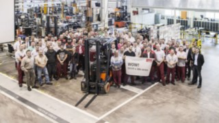 Linde Material Handling sărbătorește producția stivuitorului electric cu numărul 111.111.