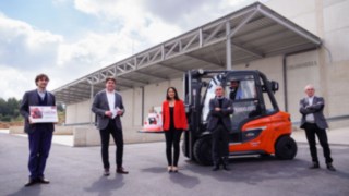 Înmânarea ceremonială a stivuitorului Linde cu numărul 1 milion Înmânarea ceremonială a stivuitorului Linde cu numărul 1 milion