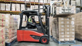 Stivuitoarele electrice de la Linde Material Handling în utilizare în depozite frigorifice