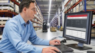 Stivuitoarele sunt conectate în rețea și gestionate folosind sistemul de management al flotei Linde connect:. Sistemul de management al flotei Linde connect